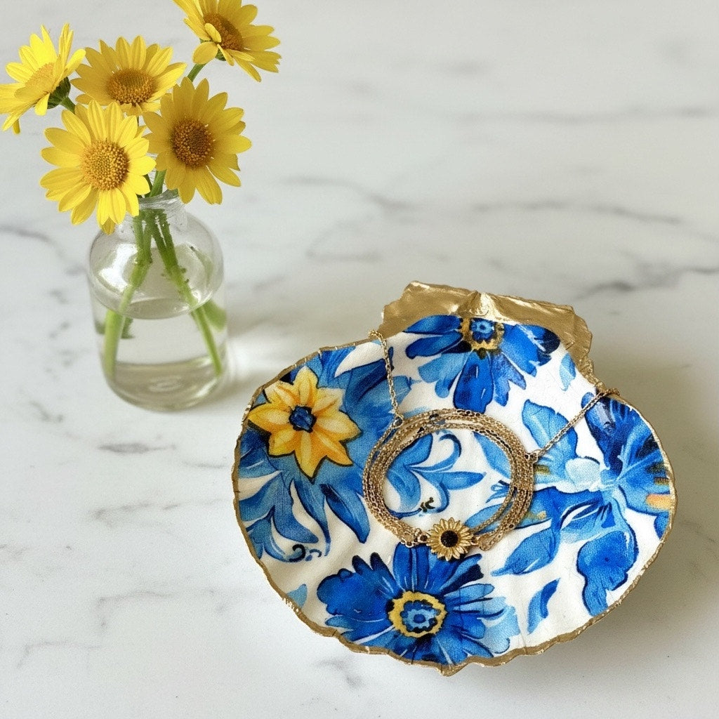Delft blue floral shell trinket dish