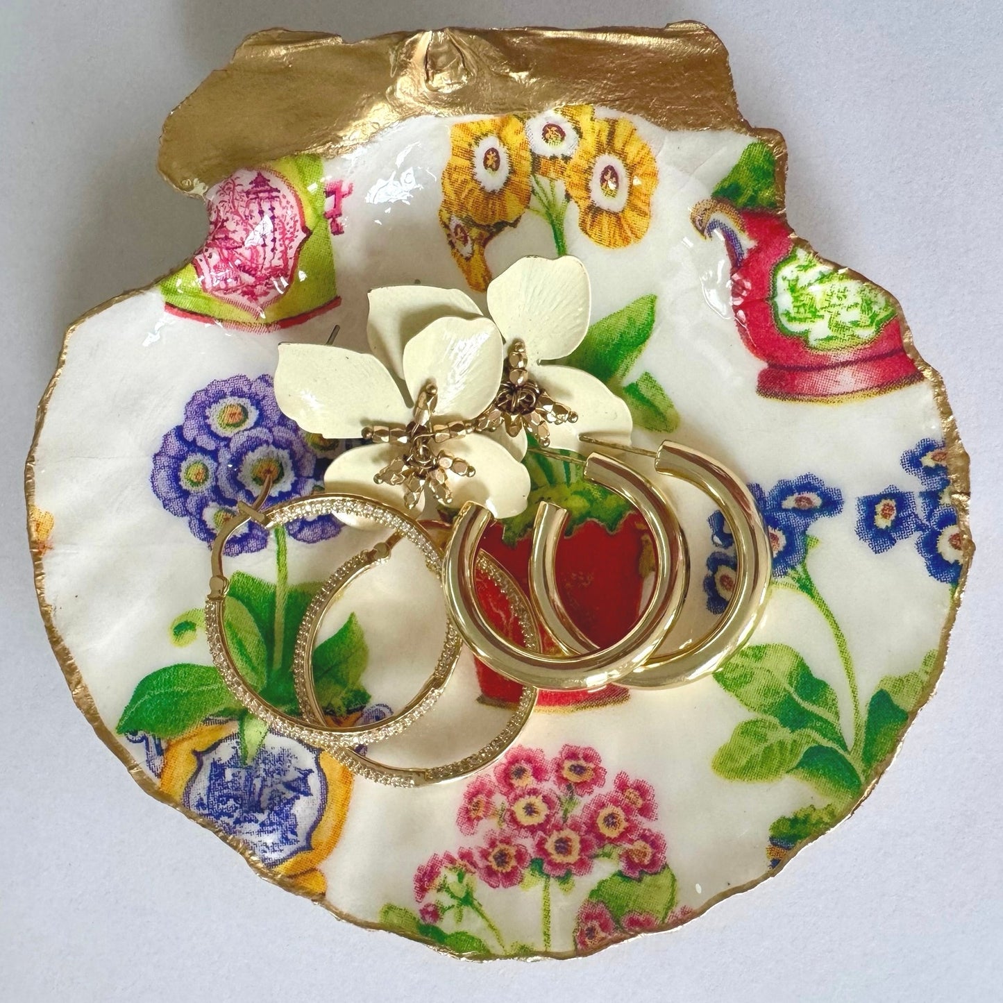 Alternate view of vintage flower pot shell trinket dish
