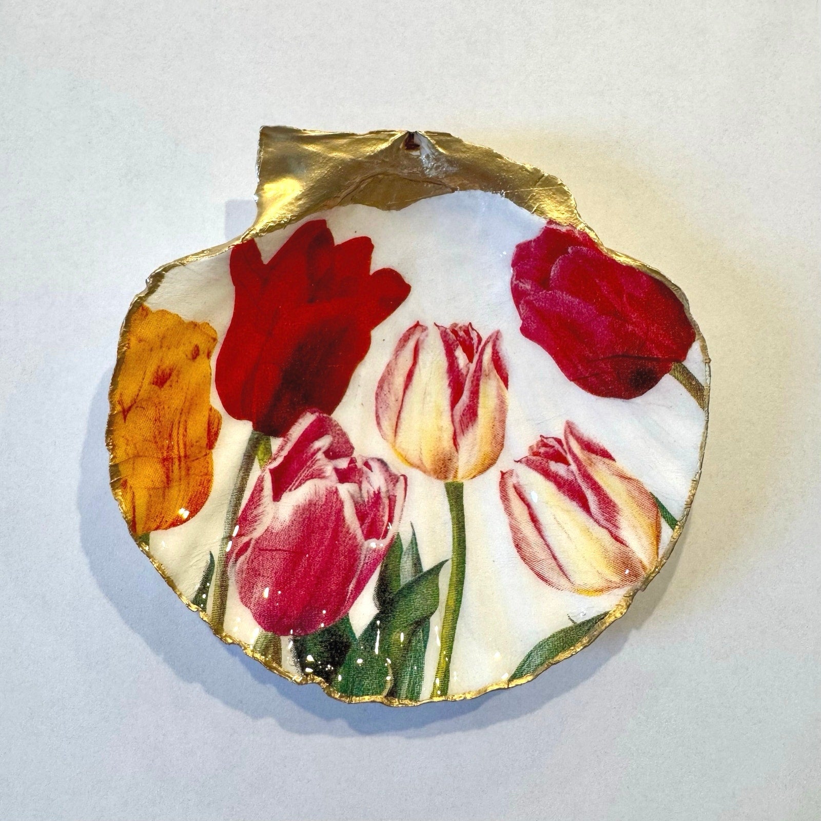 Detailed view of pink tulip shell trinket dish