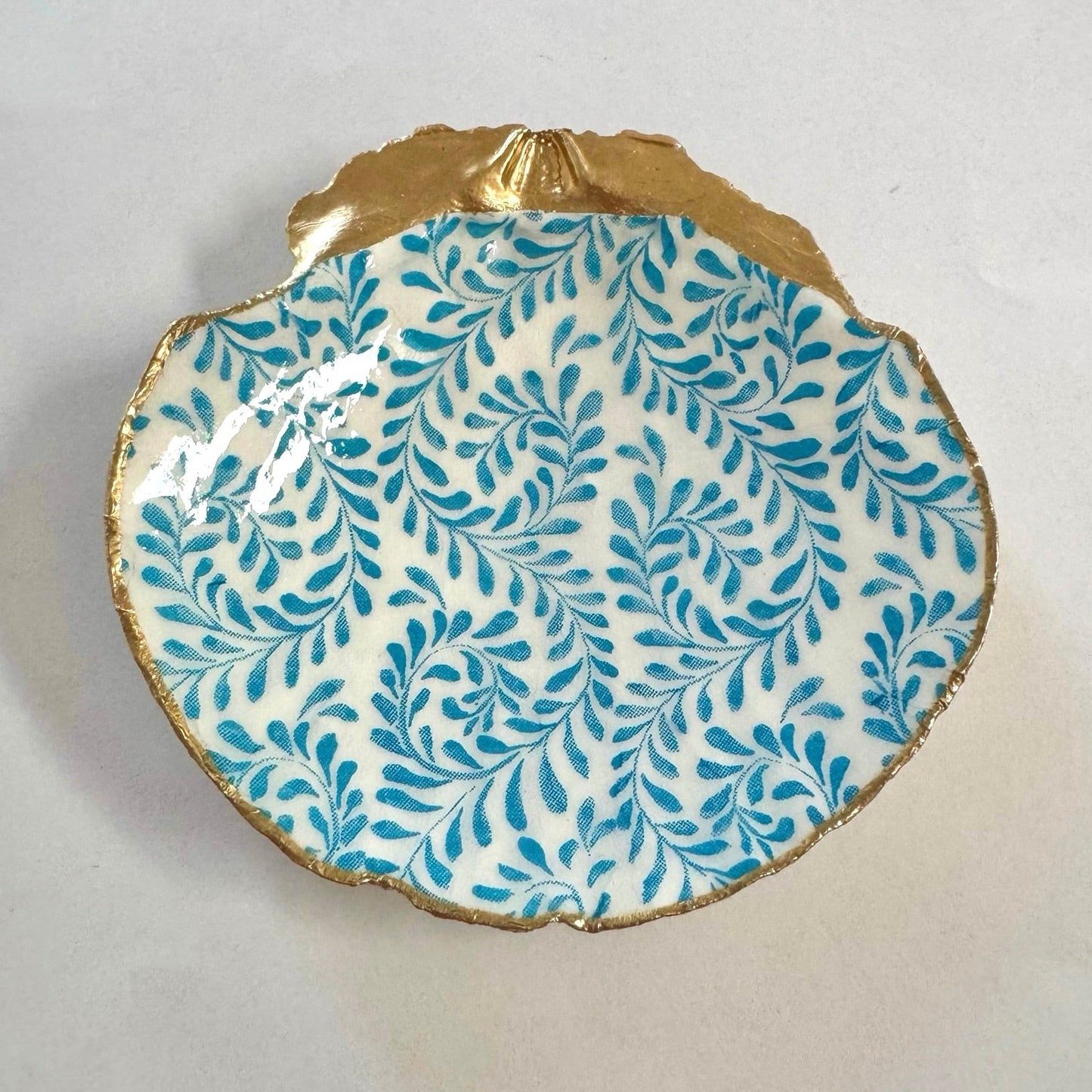 Alternate view of blue botanical scallop shell ring dish