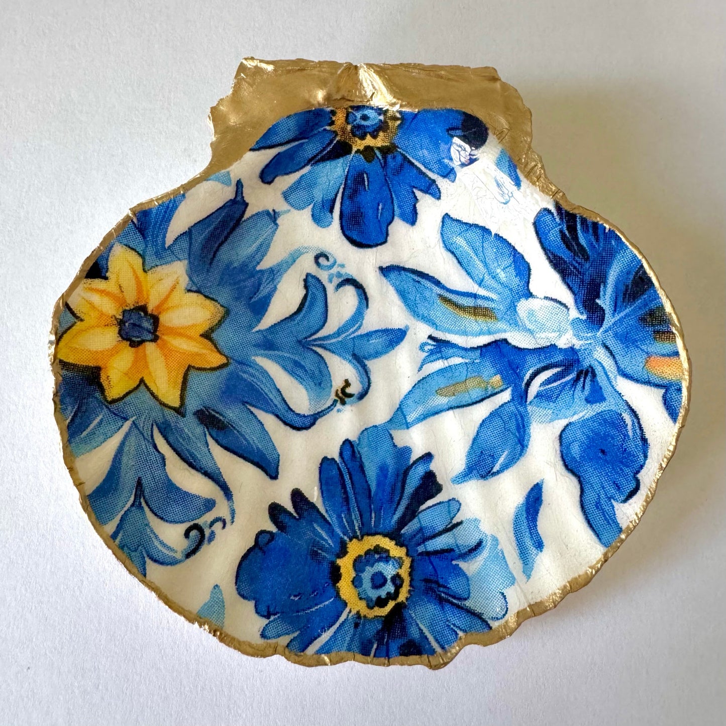 Alternate view of delft blue floral shell trinket dish